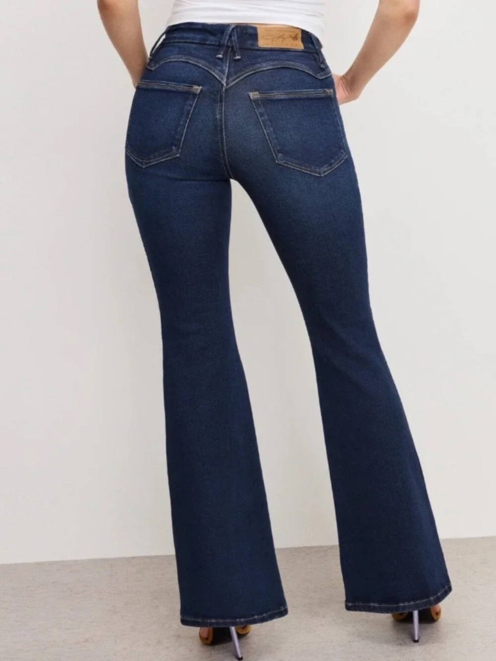 Good American Dolly Joleans Good Legs Flare Jeans (Size 2/26) - Picture 2 of 6